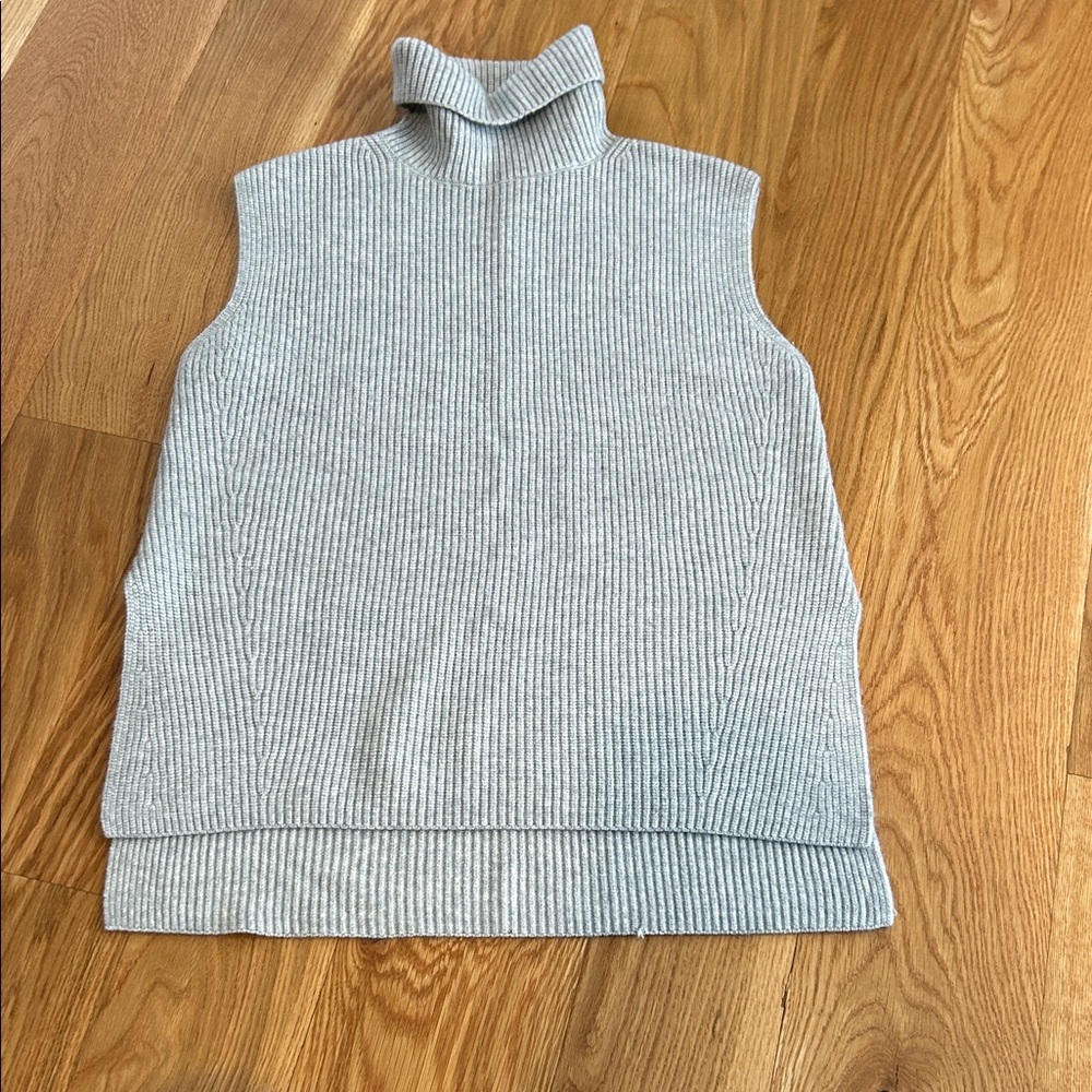 Ann Taylor Gray Sleeveless Turtleneck Sweater